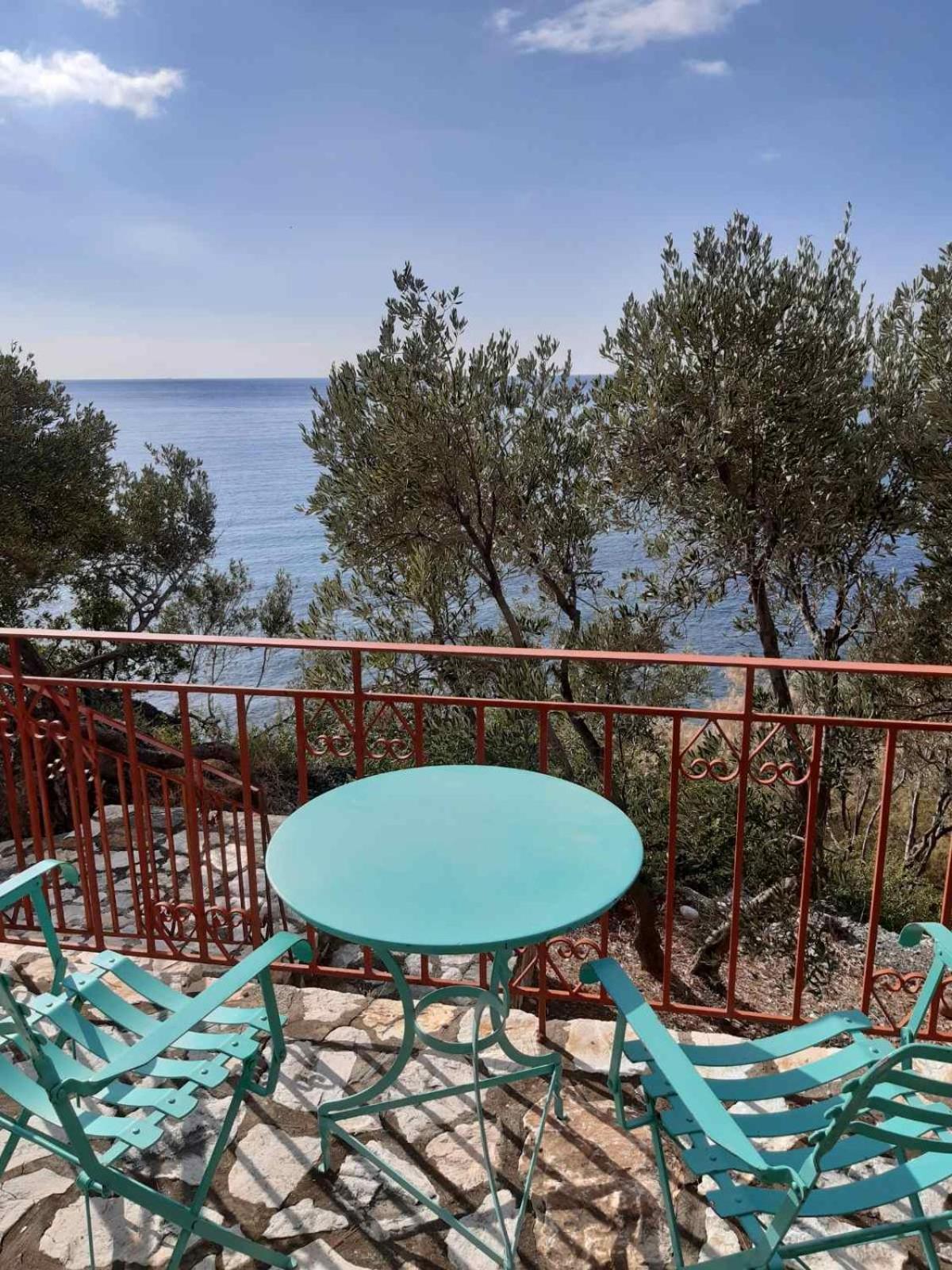 Δωμάτια Κόκκινος Πύργος Plomari Exterior photo