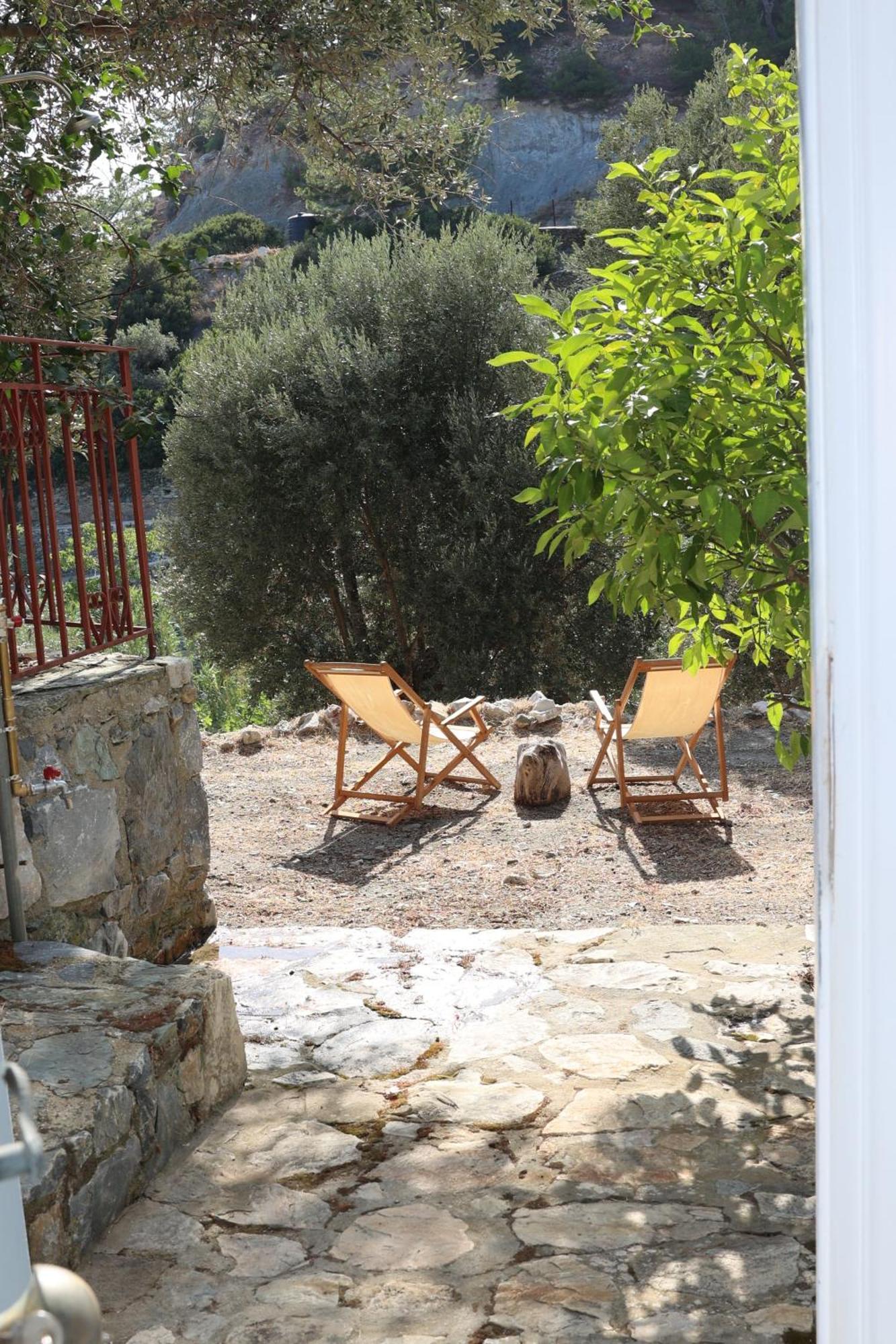 Δωμάτια Κόκκινος Πύργος Plomari Exterior photo