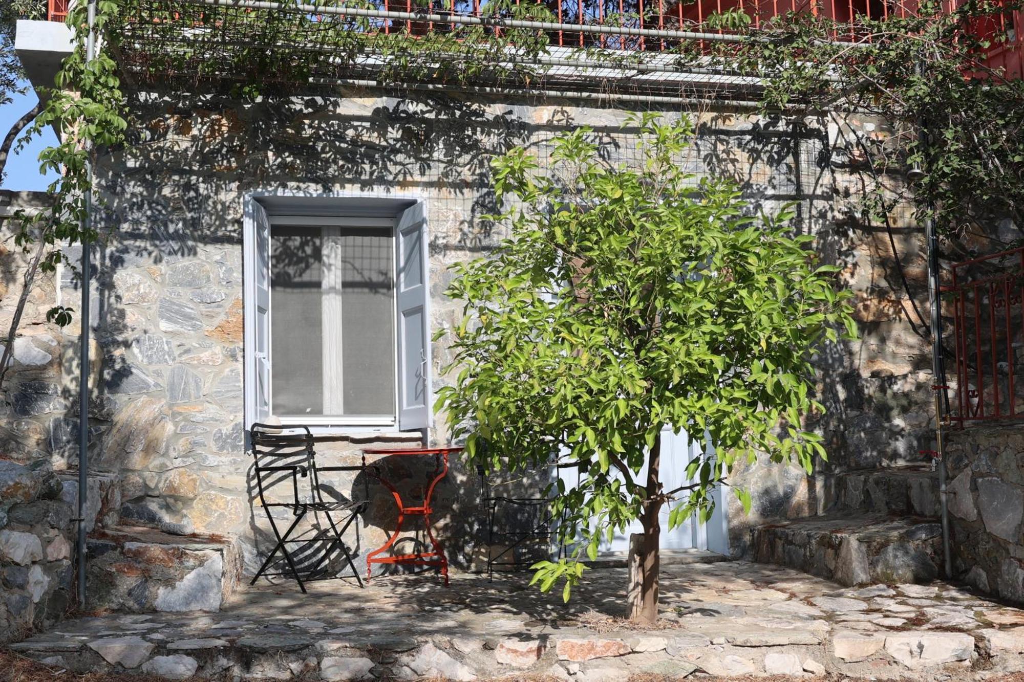 Δωμάτια Κόκκινος Πύργος Plomari Exterior photo